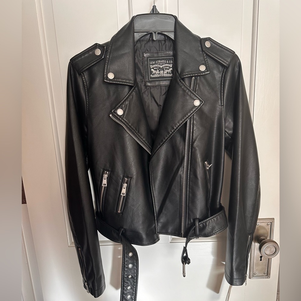 Levi’s Black leather jacket. Size xs. Brand new never worn - Picture 2 of 2